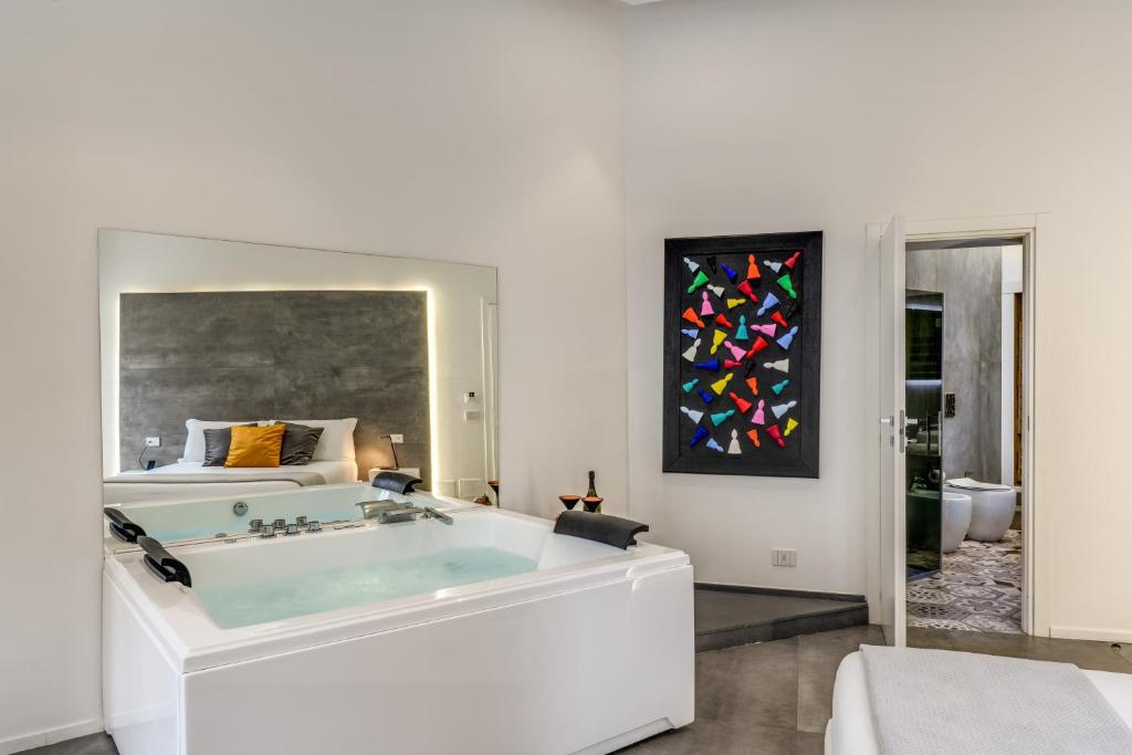 Queen Suite · Hot Tub & Sauna 3
