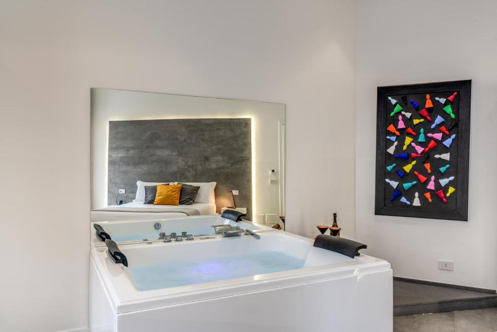 Queen Suite · Hot Tub & Sauna 7