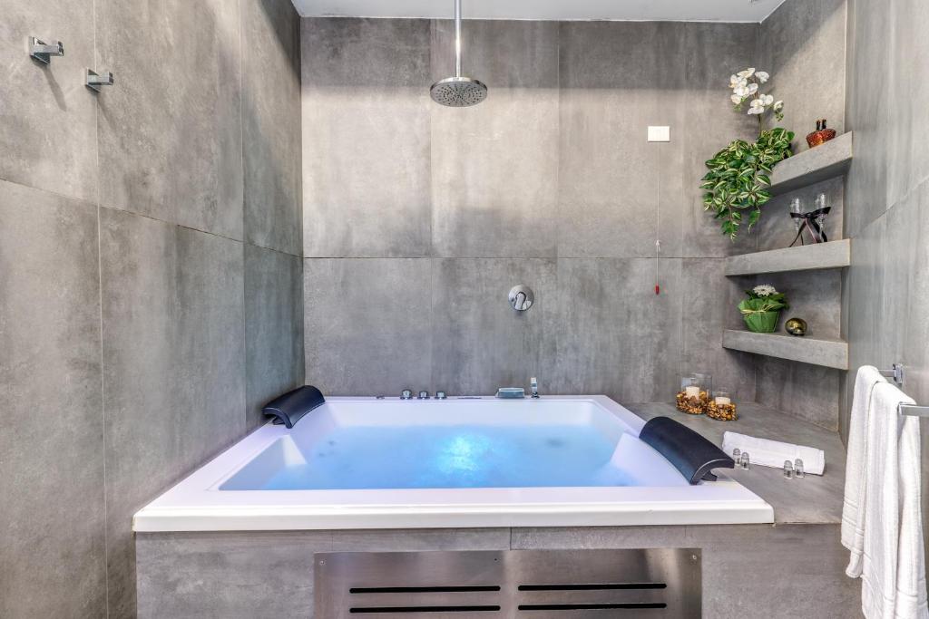 Suite · Jacuzzi Privata 7
